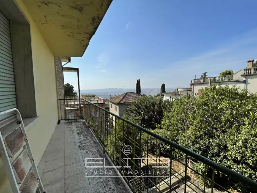 Immagine 10 di Villa in vendita  a Osimo