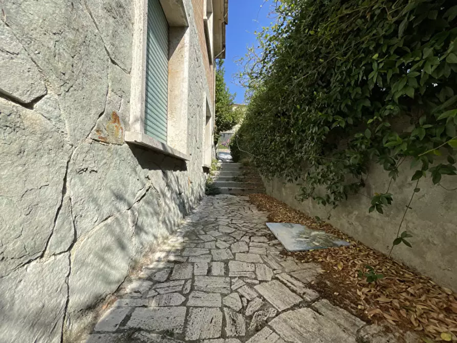 Immagine 11 di Villa in vendita  a Osimo