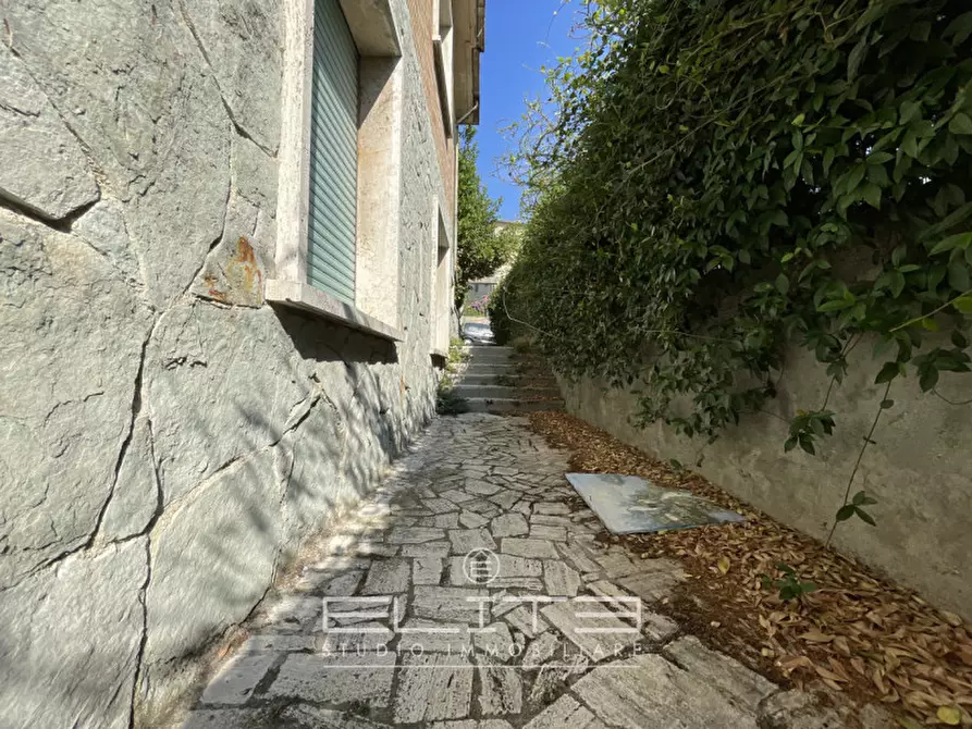Immagine 11 di Villa in vendita  a Osimo
