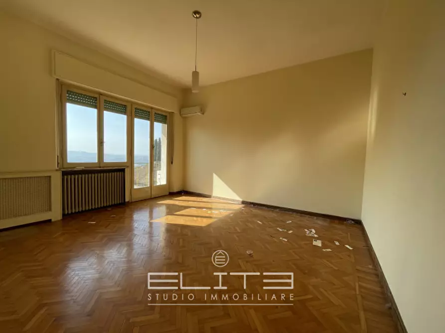 Immagine 31 di Villa in vendita  a Osimo