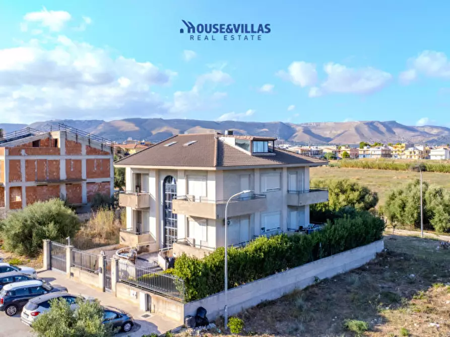 Immagine 1 di Villa in vendita  in Corso Indipendenza a Avola