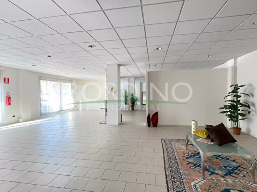 Immagine 6 di Negozio in vendita  in Via Roma snc a Asti