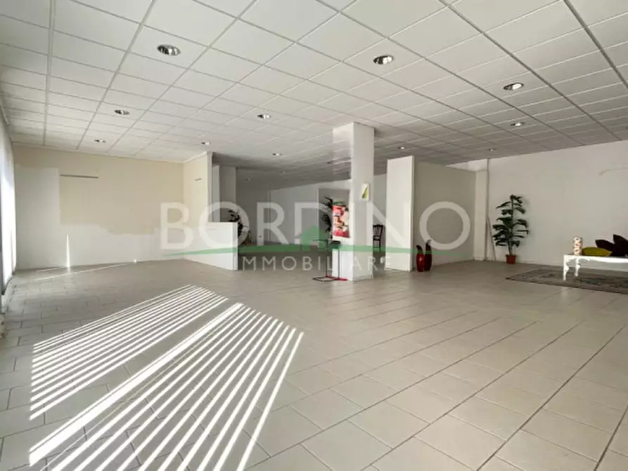 Immagine 7 di Negozio in vendita  in Via Roma snc a Asti