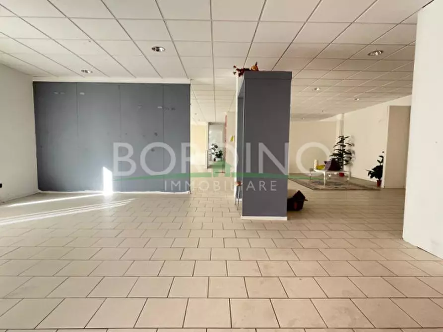 Immagine 8 di Negozio in vendita  in Via Roma snc a Asti