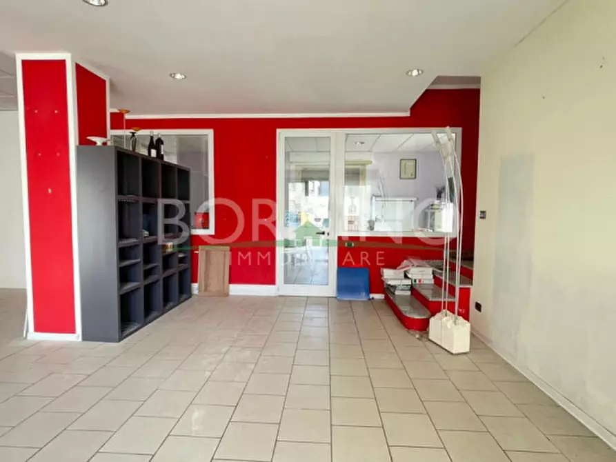 Immagine 11 di Negozio in vendita  in Via Roma snc a Asti