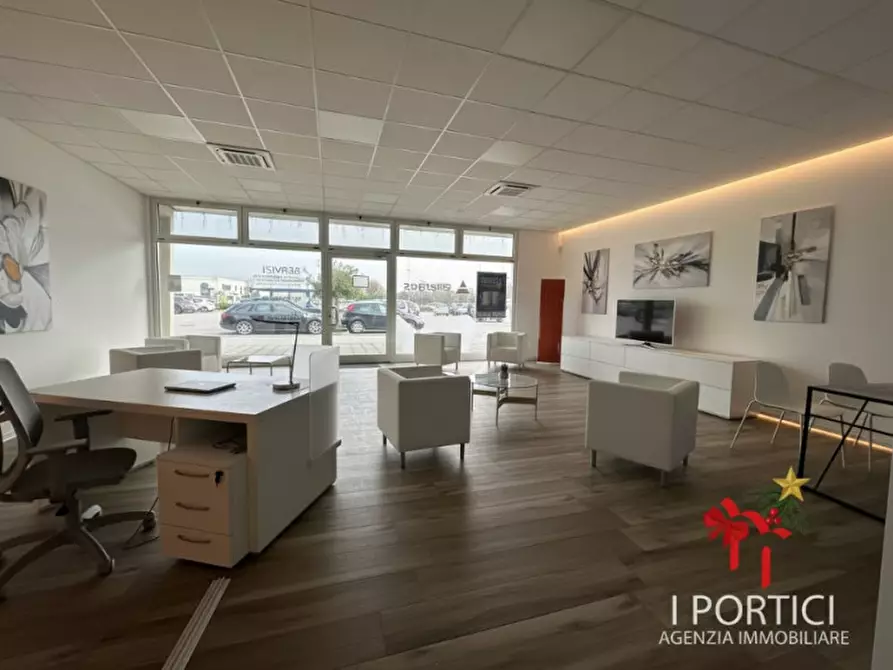 Immagine 1 di Negozio in affitto  in via treviso a Zero Branco