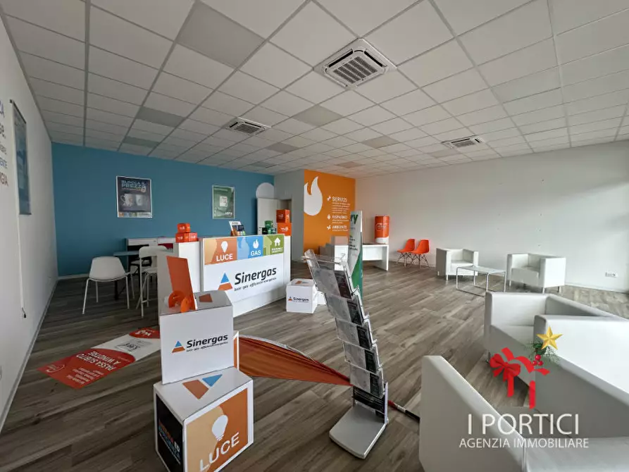 Immagine 3 di Negozio in affitto  in via treviso a Zero Branco