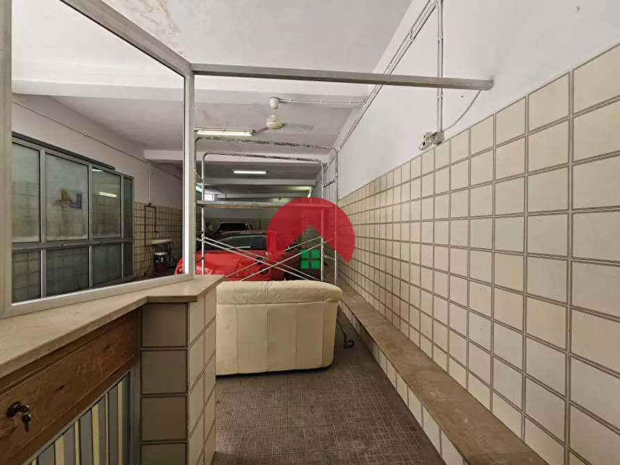 Immagine 9 di Laboratorio in vendita  a Matera