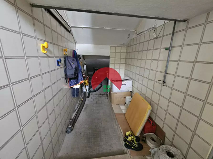 Immagine 18 di Laboratorio in vendita  a Matera