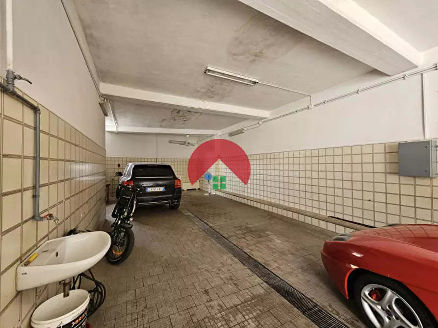 Immagine 19 di Laboratorio in vendita  a Matera