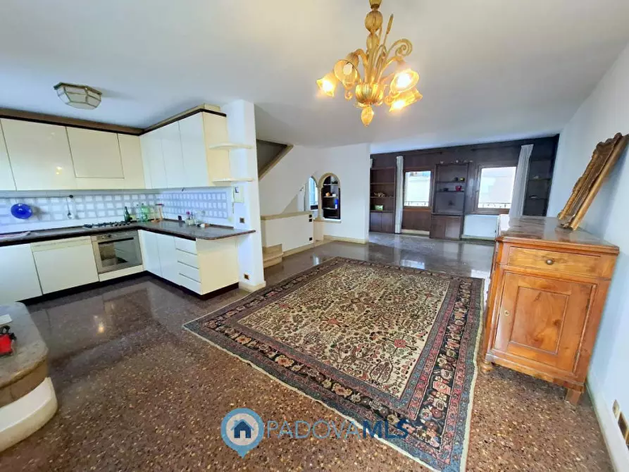 Immagine 10 di Palazzo in vendita  in via Savonarola a Padova