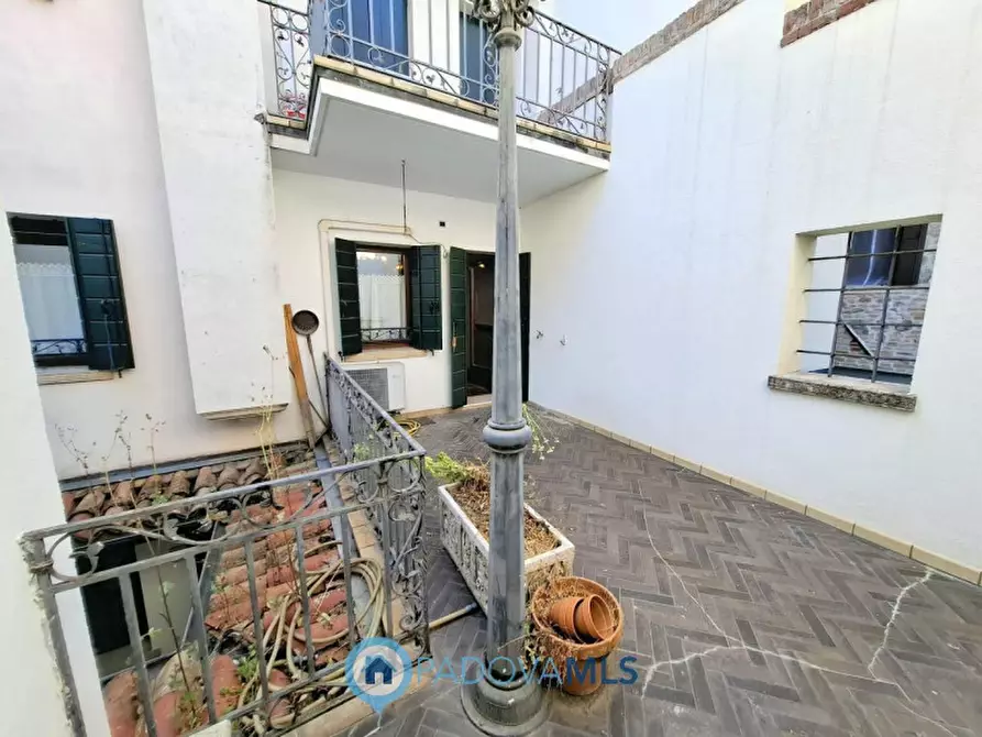 Immagine 12 di Palazzo in vendita  in via Savonarola a Padova