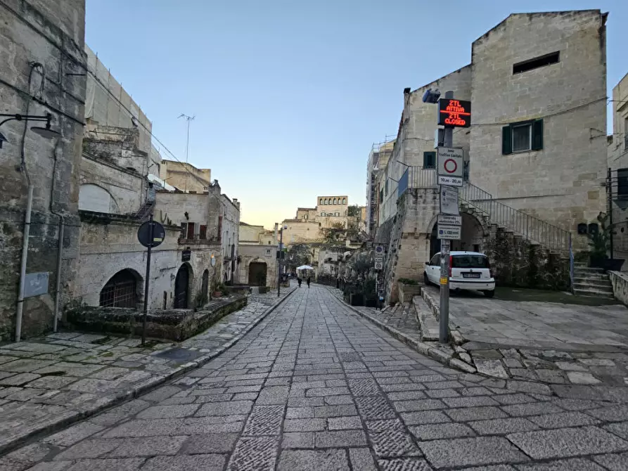 Immagine 3 di Cantina in vendita  a Matera