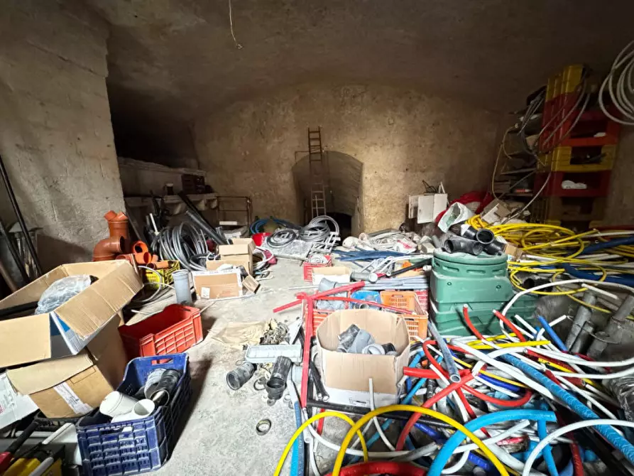 Immagine 9 di Cantina in vendita  a Matera