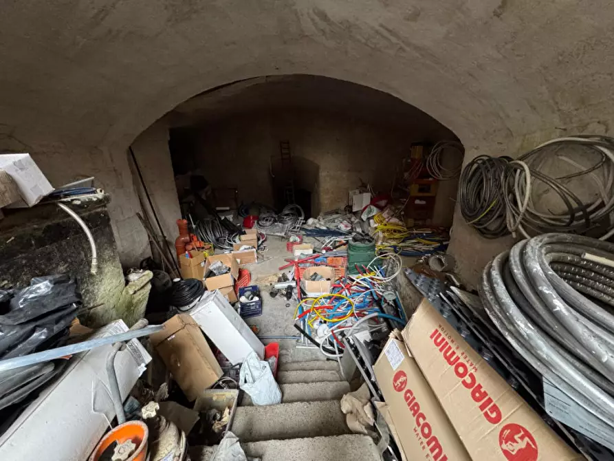 Immagine 10 di Cantina in vendita  a Matera