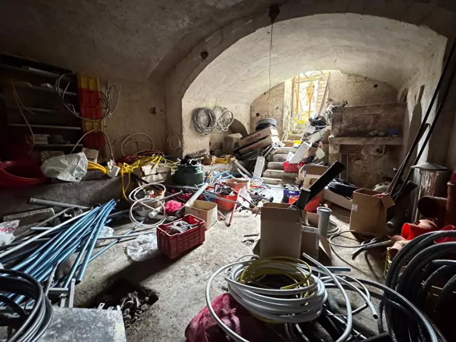 Immagine 12 di Cantina in vendita  a Matera