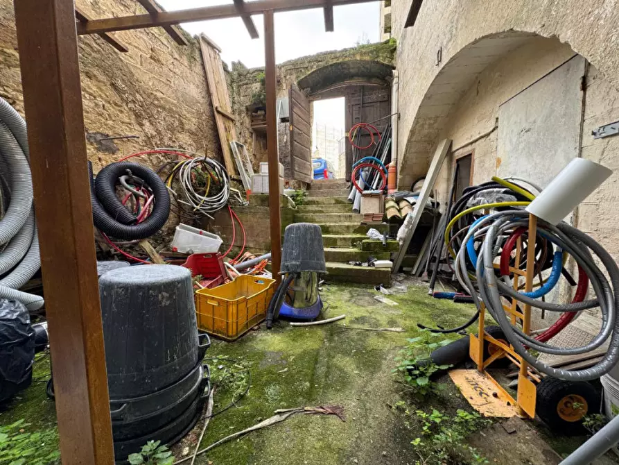 Immagine 13 di Cantina in vendita  a Matera