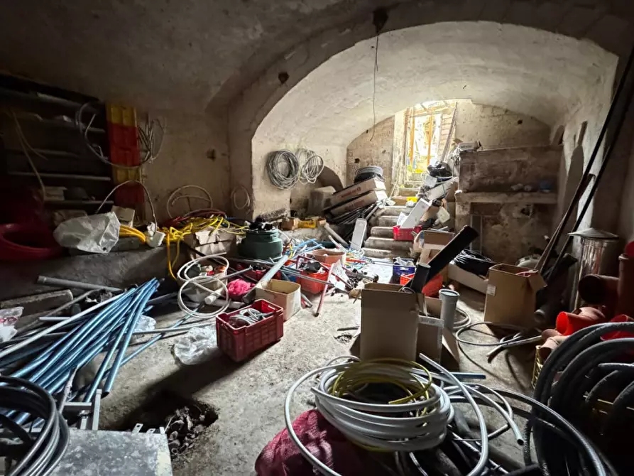Immagine 14 di Cantina in vendita  a Matera
