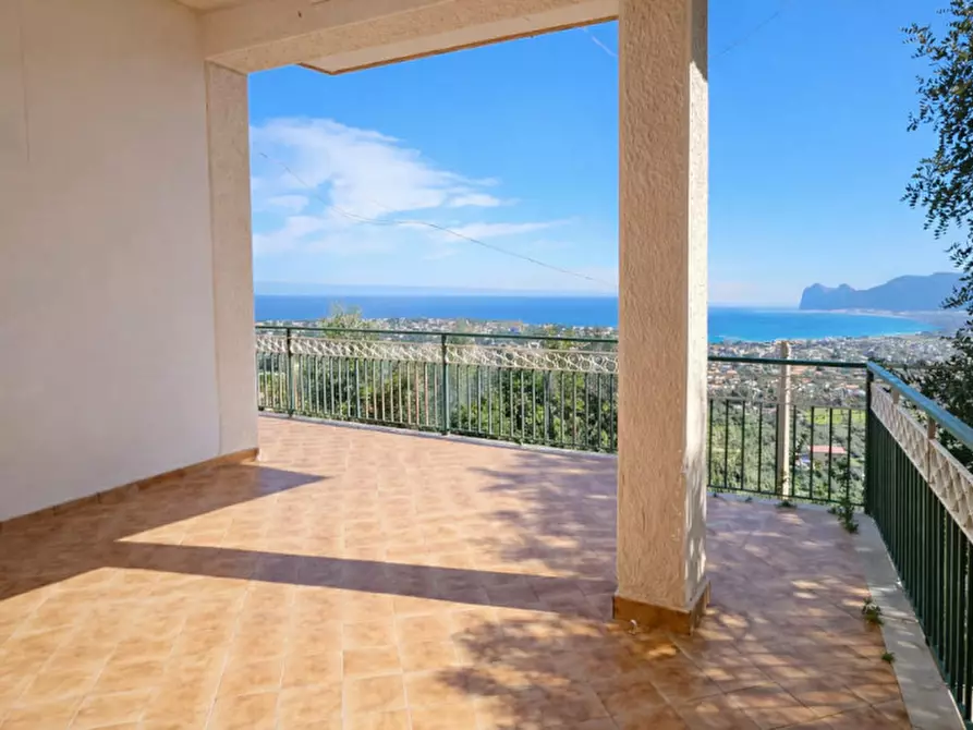 Immagine 16 di Villa in vendita  in Via Svizzera SNC a Carini