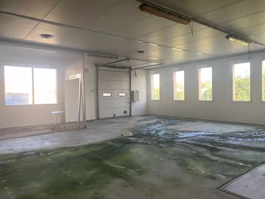 Immagine 2 di Capannone industriale in vendita  in VIA COMMERCIALE a Santa Giustina In Colle