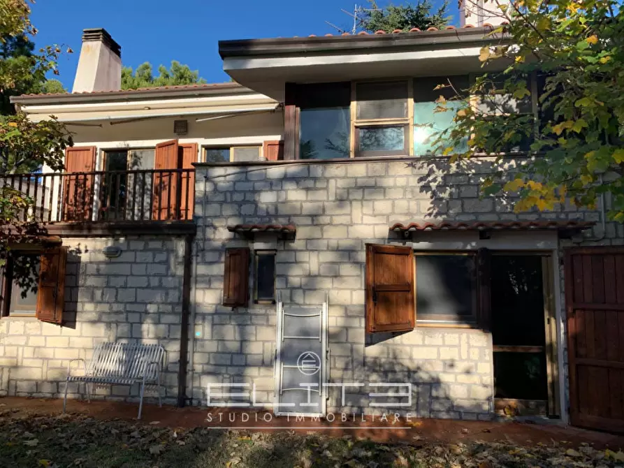 Immagine 3 di Villa in vendita  in Strada Frazione Poggio a Ancona