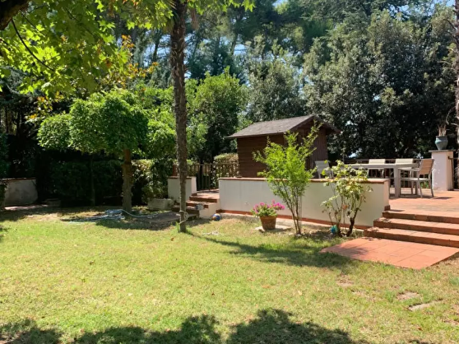 Immagine 9 di Villa in vendita  in Strada Frazione Poggio a Ancona