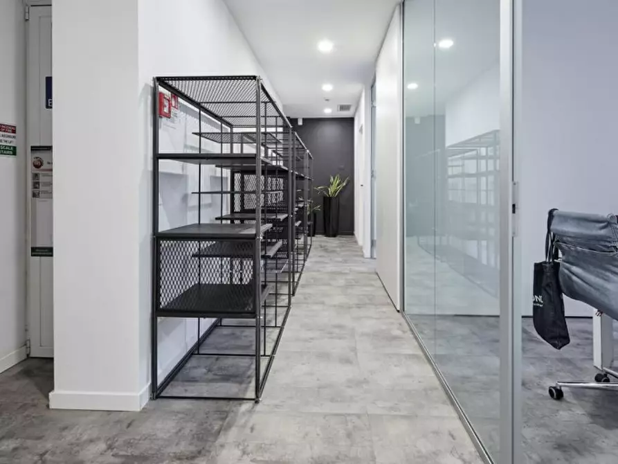 Immagine 19 di Ufficio in affitto  in VIA VITRUVIO a Milano