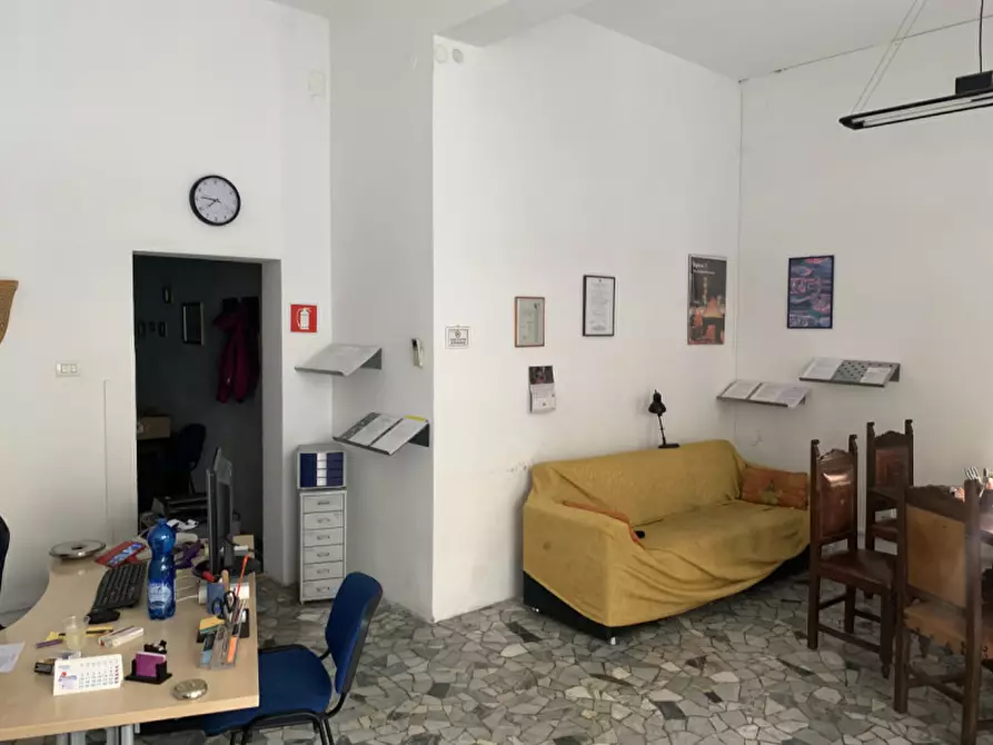 Immagine 4 di Negozio in vendita  in VIA ULIVELLI a Firenze