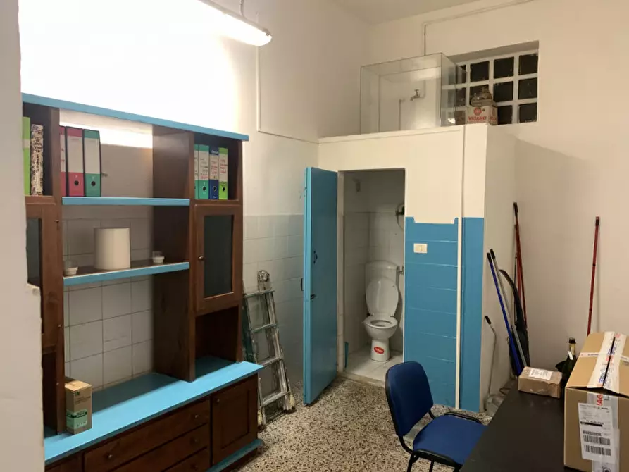 Immagine 5 di Negozio in vendita  in VIA ULIVELLI a Firenze