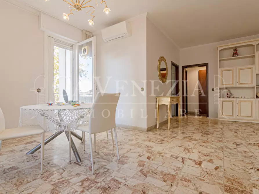 Immagine 2 di Appartamento in vendita  a Venezia