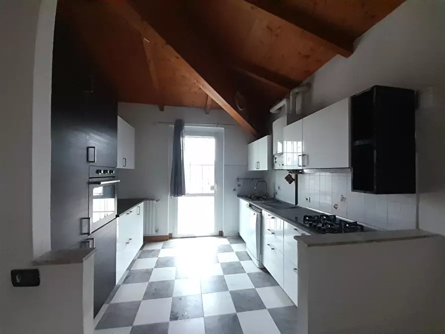 Immagine 2 di Appartamento in vendita  in Via Ferrante Gonzaga a Volta Mantovana