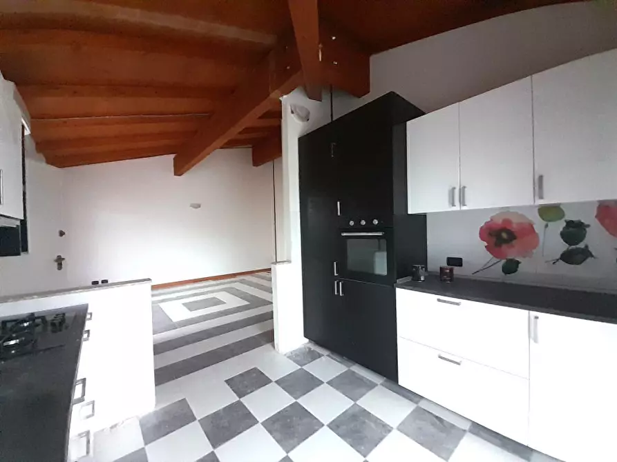 Immagine 3 di Appartamento in vendita  in Via Ferrante Gonzaga a Volta Mantovana