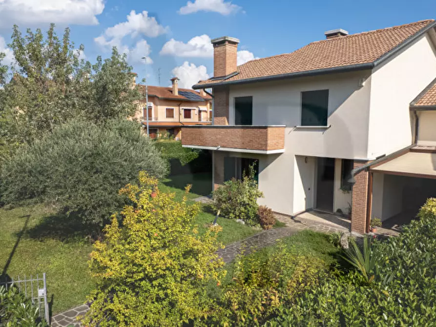 Immagine 1 di Casa bifamiliare in vendita  in Via Caldonazzo a Selvazzano Dentro