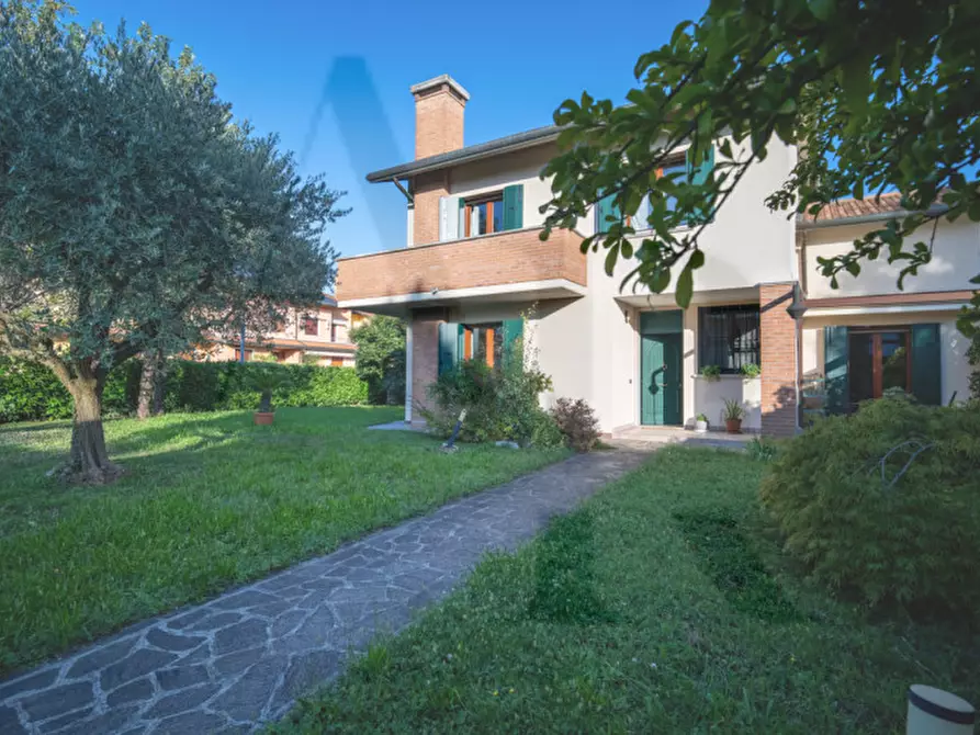 Immagine 2 di Casa bifamiliare in vendita  in Via Caldonazzo a Selvazzano Dentro