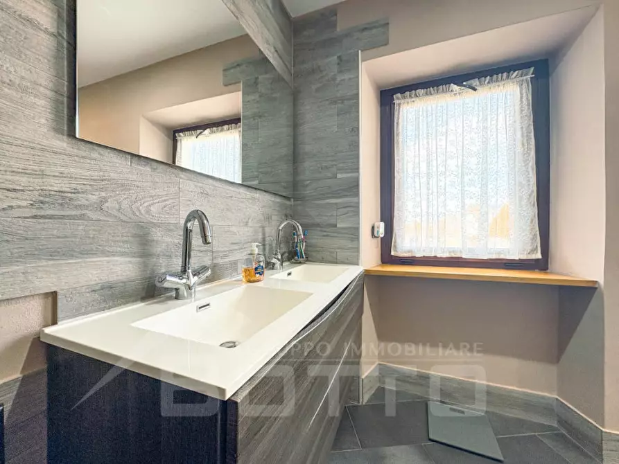 Immagine 18 di Villetta a schiera in vendita  in Via A. Volta 16 B a Fontaneto D'agogna