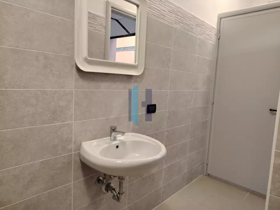 Immagine 5 di Laboratorio in vendita  a Berlingo