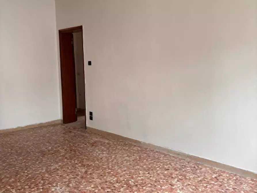 Immagine 4 di Appartamento in vendita  in via bernardi a Padova