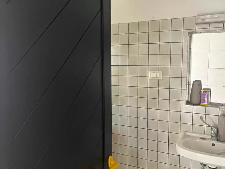 Immagine 3 di Attività commerciale in affitto  in via vestina a Montesilvano