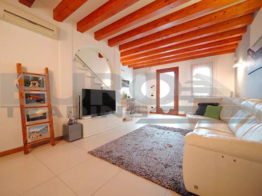 Immagine 2 di Villetta a schiera in vendita  in Via Pietro Sola a Zero Branco