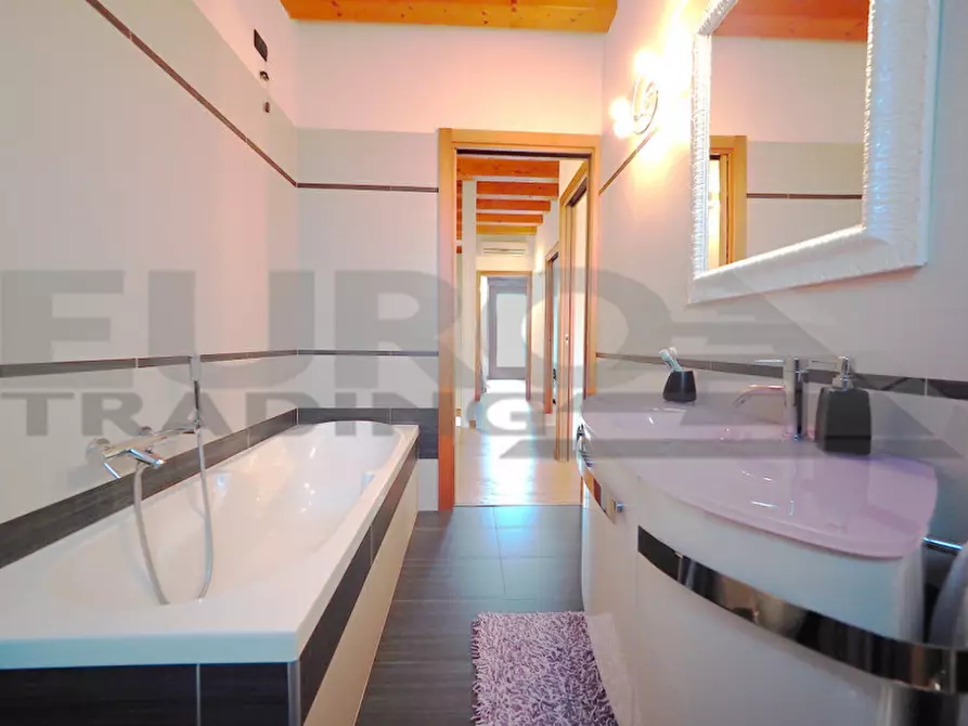 Immagine 28 di Villetta a schiera in vendita  in Via Pietro Sola a Zero Branco