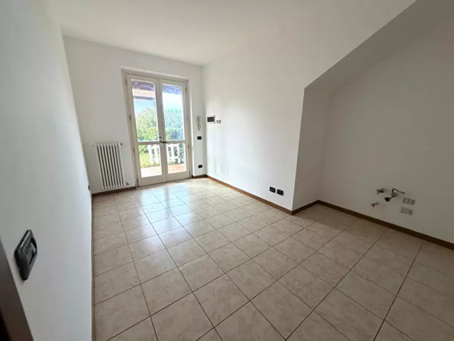 Immagine 5 di Appartamento in vendita  a Valeggio Sul Mincio