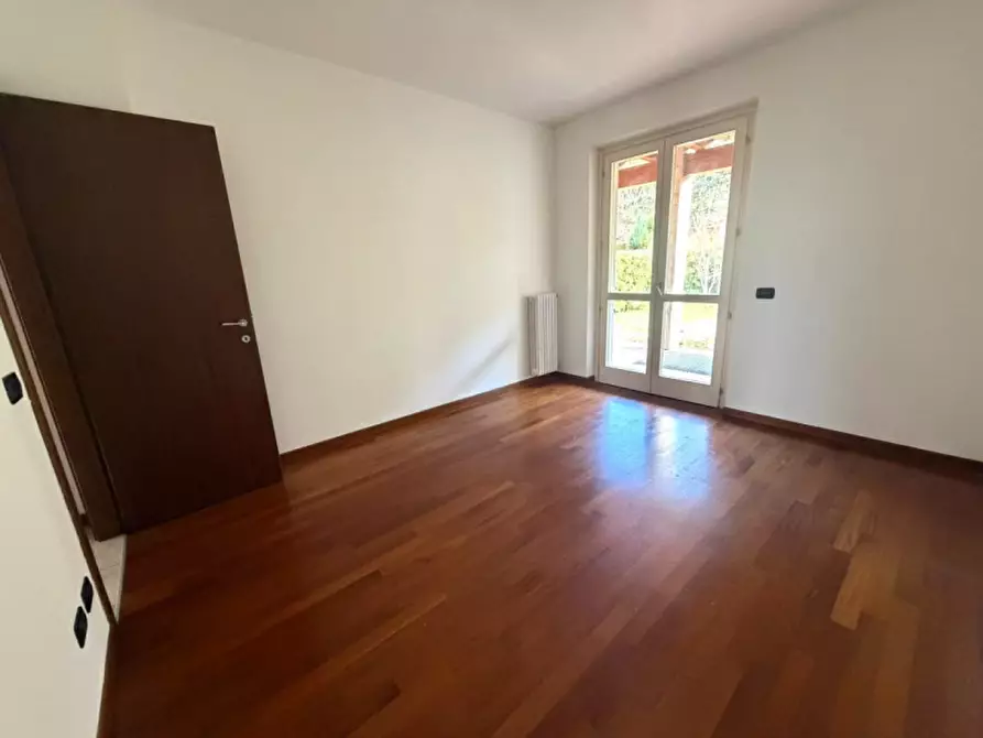 Immagine 6 di Appartamento in vendita  a Valeggio Sul Mincio