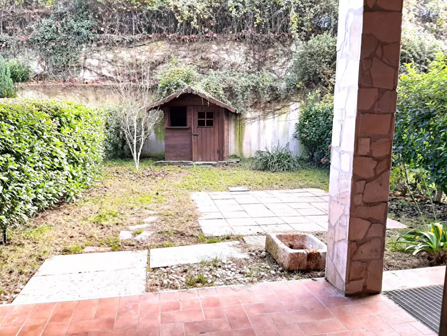 Immagine 10 di Appartamento in vendita  a Valeggio Sul Mincio