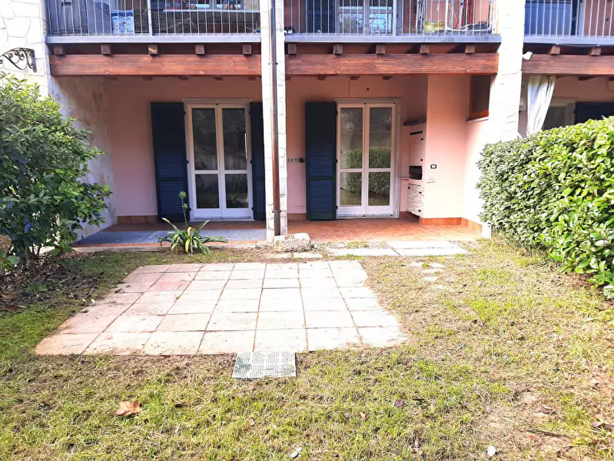 Immagine 11 di Appartamento in vendita  a Valeggio Sul Mincio