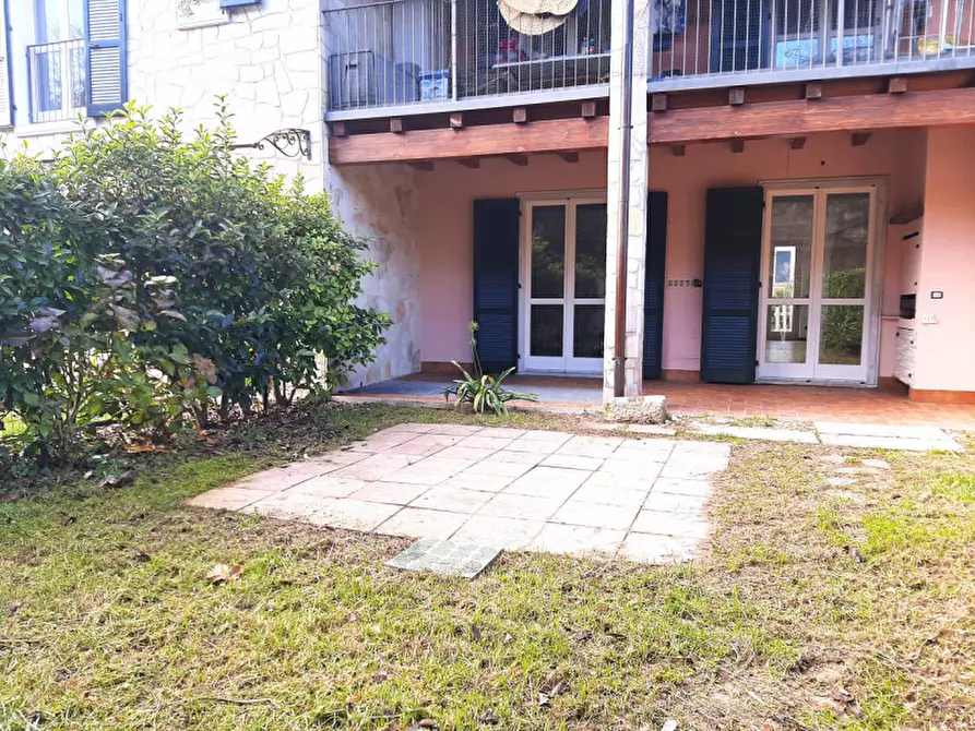 Immagine 12 di Appartamento in vendita  a Valeggio Sul Mincio