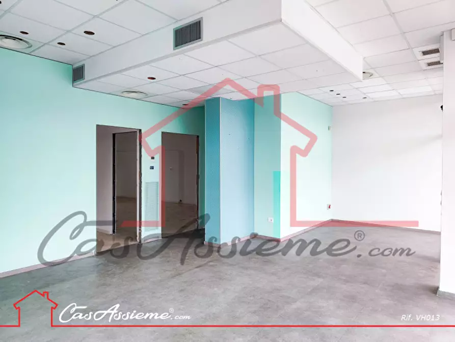 Immagine 1 di Negozio in affitto  a Castello Di Godego