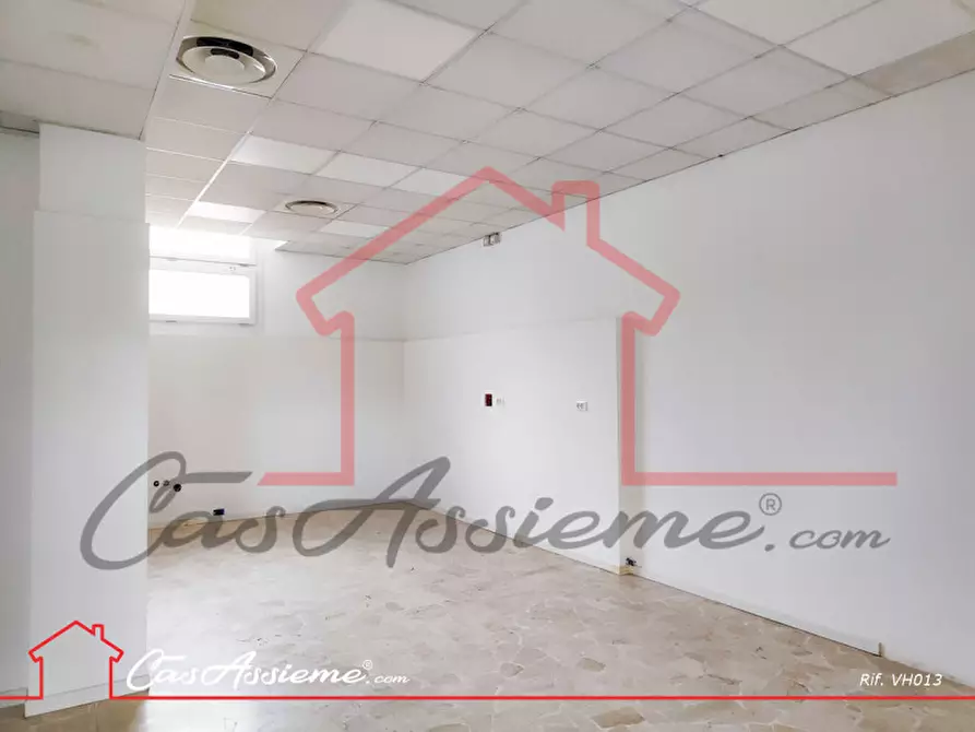 Immagine 3 di Negozio in affitto  a Castello Di Godego