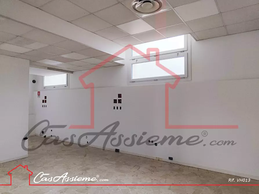 Immagine 4 di Negozio in affitto  a Castello Di Godego