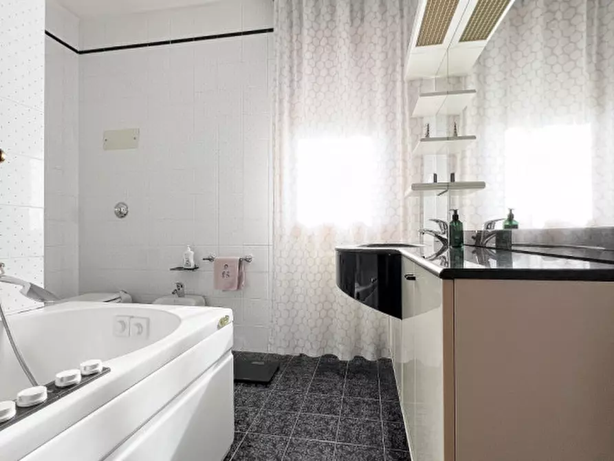 Immagine 10 di Casa quadrifamiliare in vendita  a Tombolo