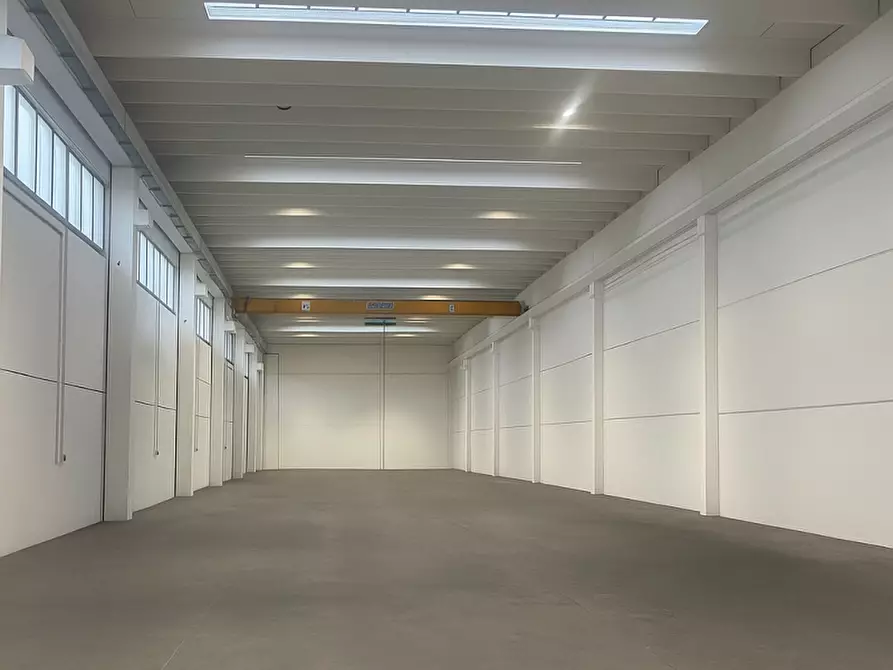 Immagine 2 di Capannone industriale in vendita  a Castelfranco Veneto